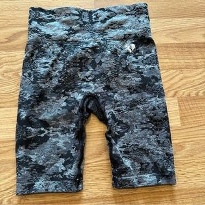 Women’s Best camo shorts